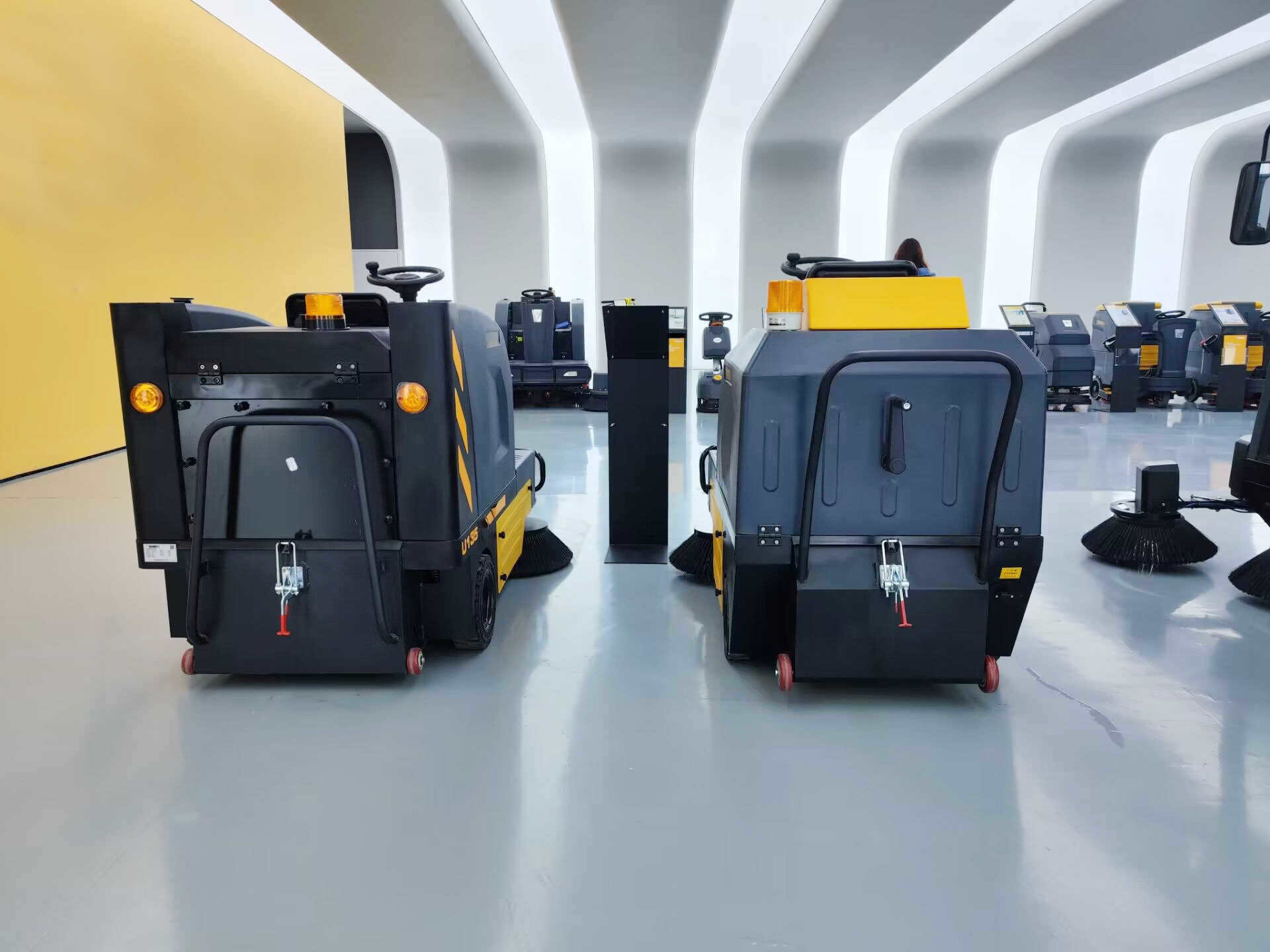 工業(yè)掃地機(jī) 工業(yè)掃地機(jī)